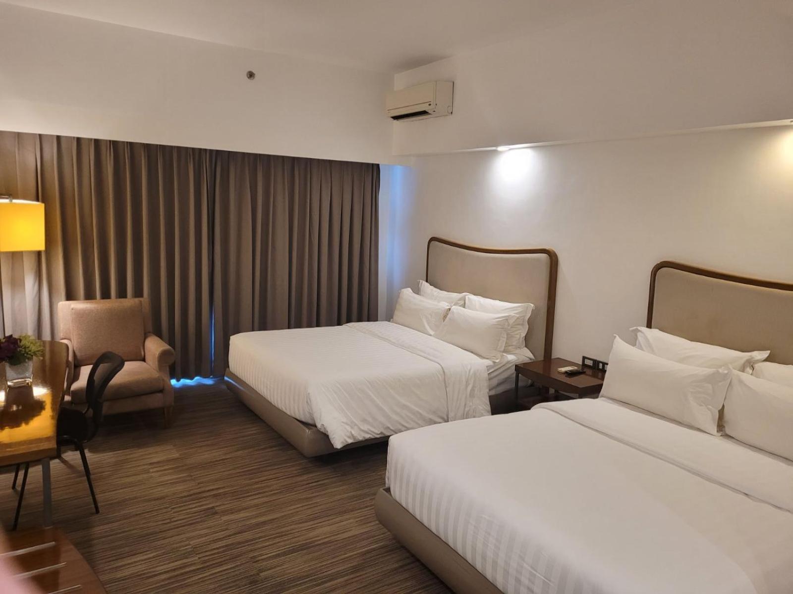 La Breza Hotel Quezon City Zewnętrze zdjęcie