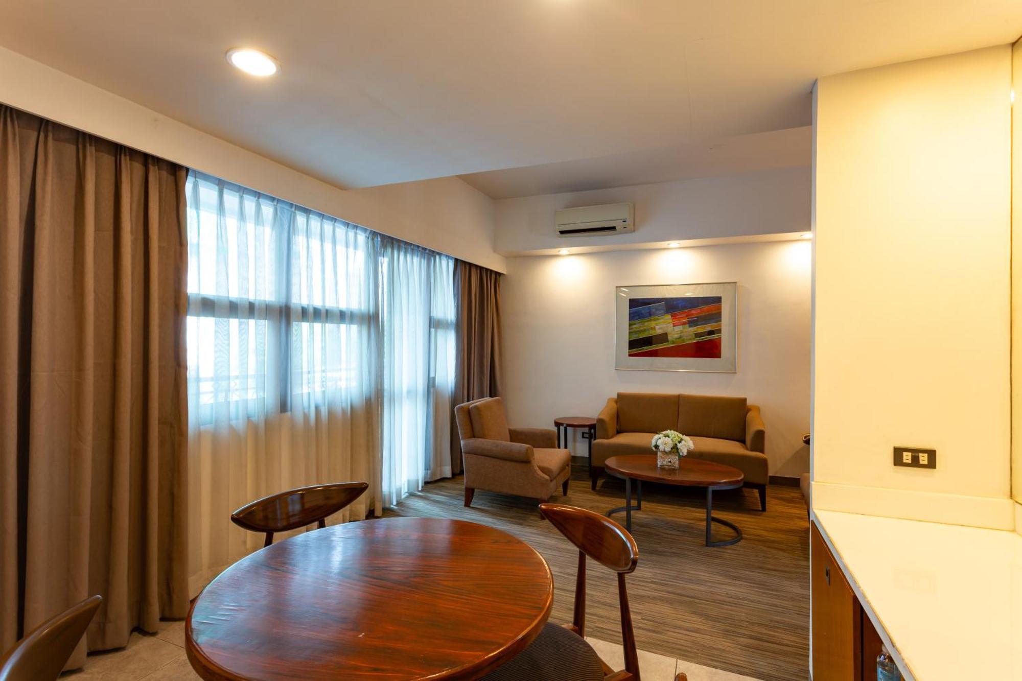 La Breza Hotel Quezon City Zewnętrze zdjęcie
