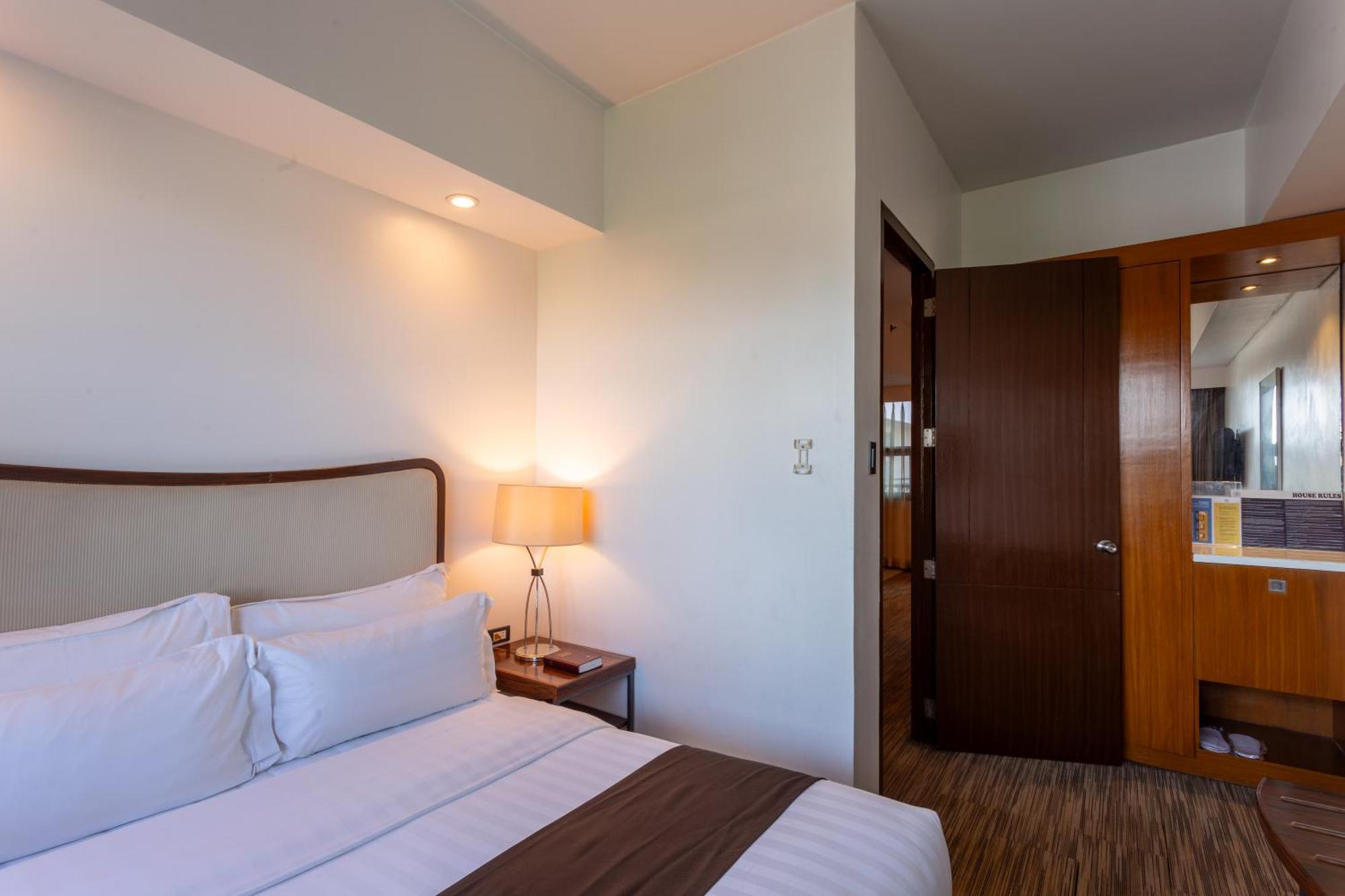 La Breza Hotel Quezon City Zewnętrze zdjęcie