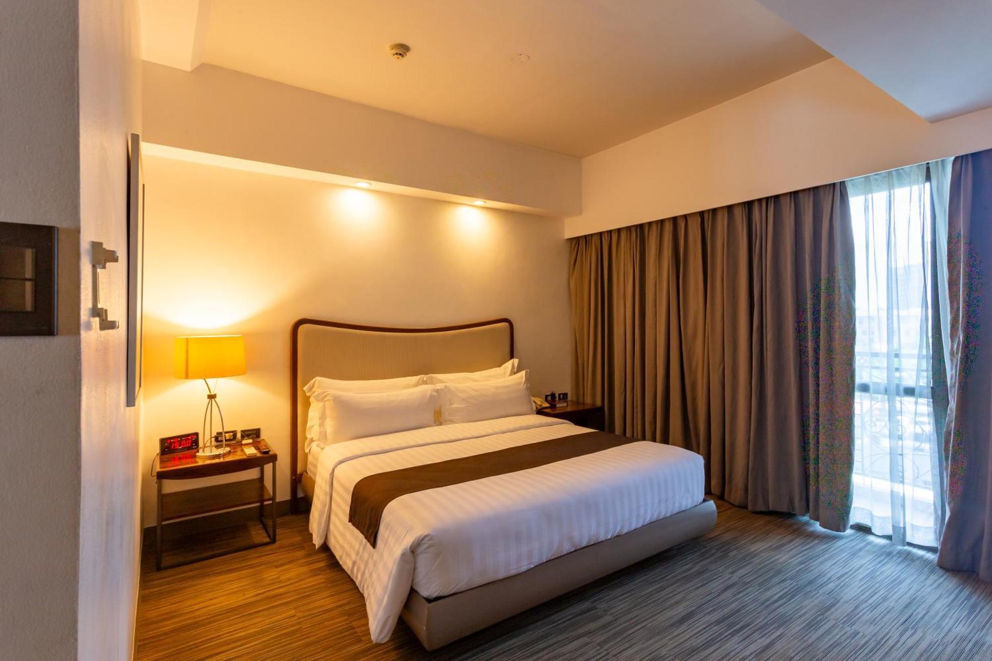 La Breza Hotel Quezon City Zewnętrze zdjęcie