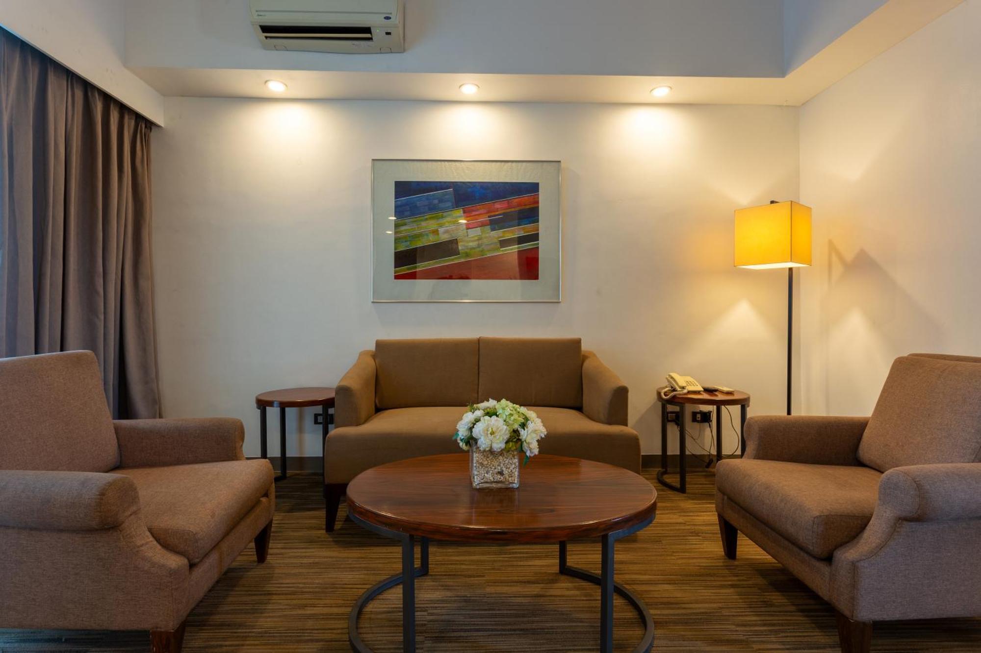 La Breza Hotel Quezon City Zewnętrze zdjęcie